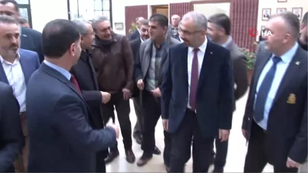 Genç Kız İsmail Erdem\'i Bowling Turnuvasına Davet Etti