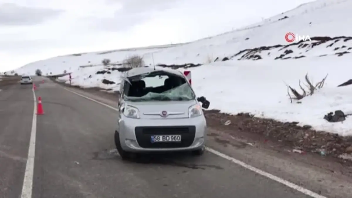 Kontrolden Çıkan Otomobil Yola Devrildi: 1 Ölü 3 Yaralı