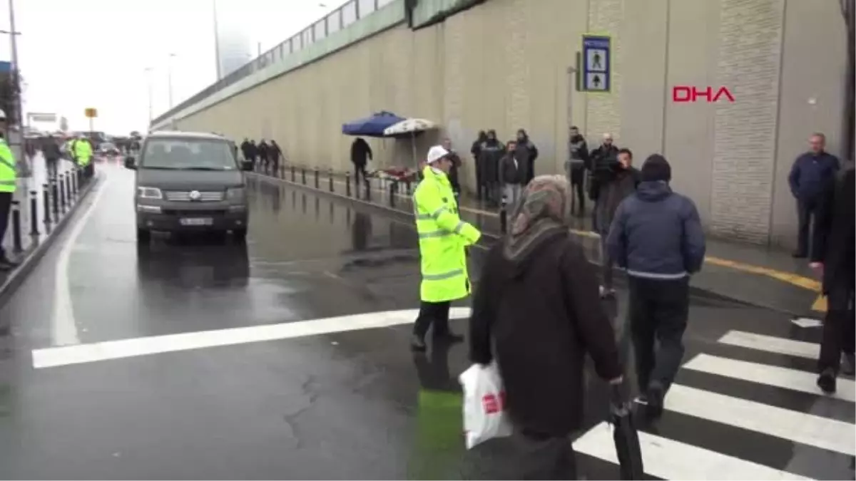 Mecidiyeköy\'de Trafikte Yaya Önceliği Etkinliği