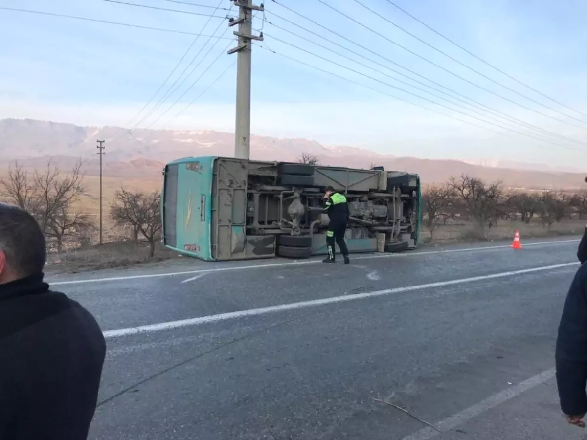 Öğrenci Servisi Kaza Yaptı: 3\'ü 17 Yaralı