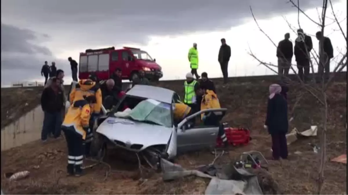 Otomobil Şarampole Devrildi: 5 Yaralı