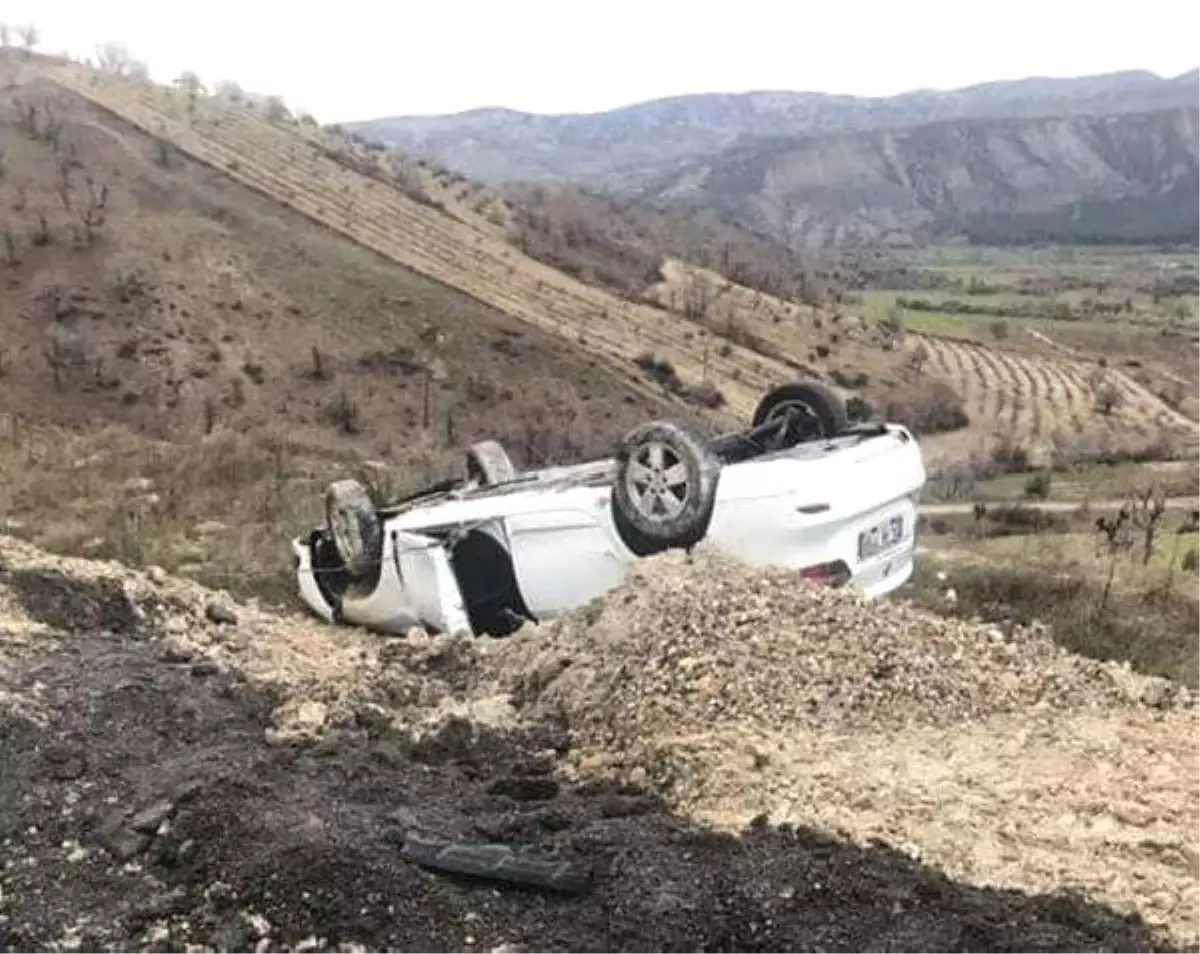 Adıyaman\'da Takla Atan Otomobilin Sürücüsü Yaralandı