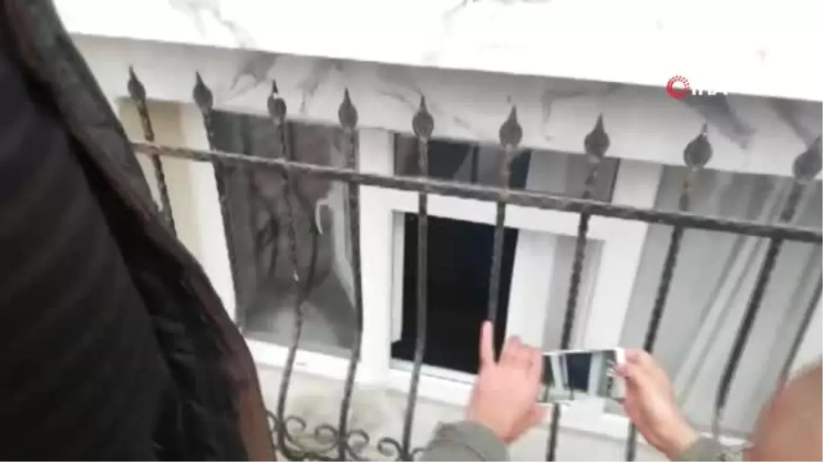 Esenyurt\'ta Dehşete Düşüren Olay...genç Kızı Bodrum Katındaki Eve Zincirledi
