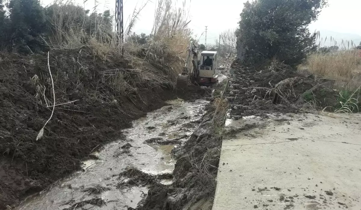 İstasyon Mahallesi\'nde Dere Temizlik Çalışması Tamamlandı