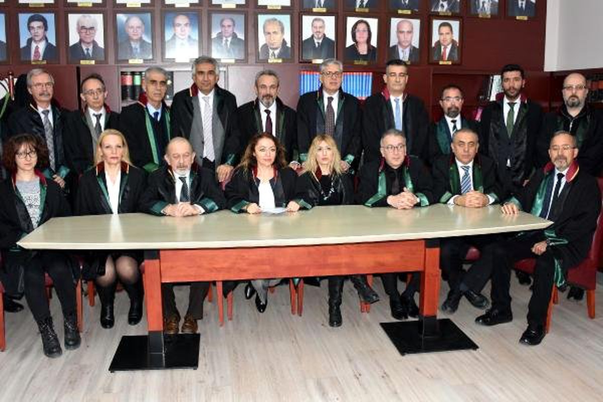 İzmir Barosu Delegelerinden Metin Feyzioğlu\'na Tepki