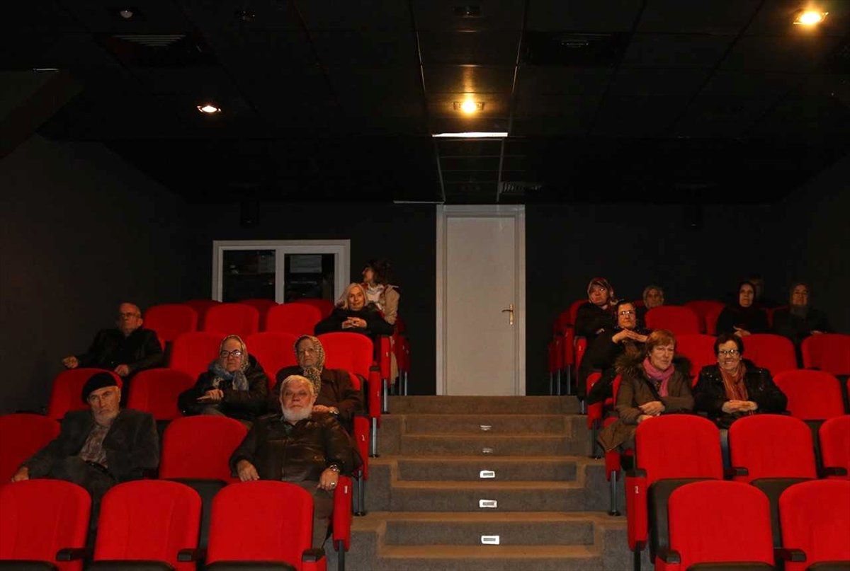 Sakarya\'da Yaşlılar "Can Dostum" Filmini İzledi
