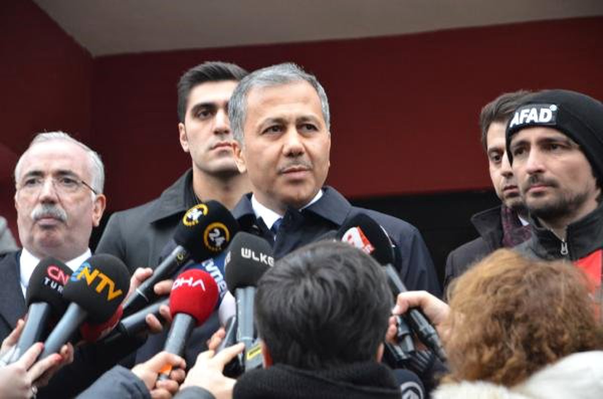 Vali Yerlikaya Enkazdan 3 Kişinin Cesedinin Çıkarıldığını Açıkladı (1)