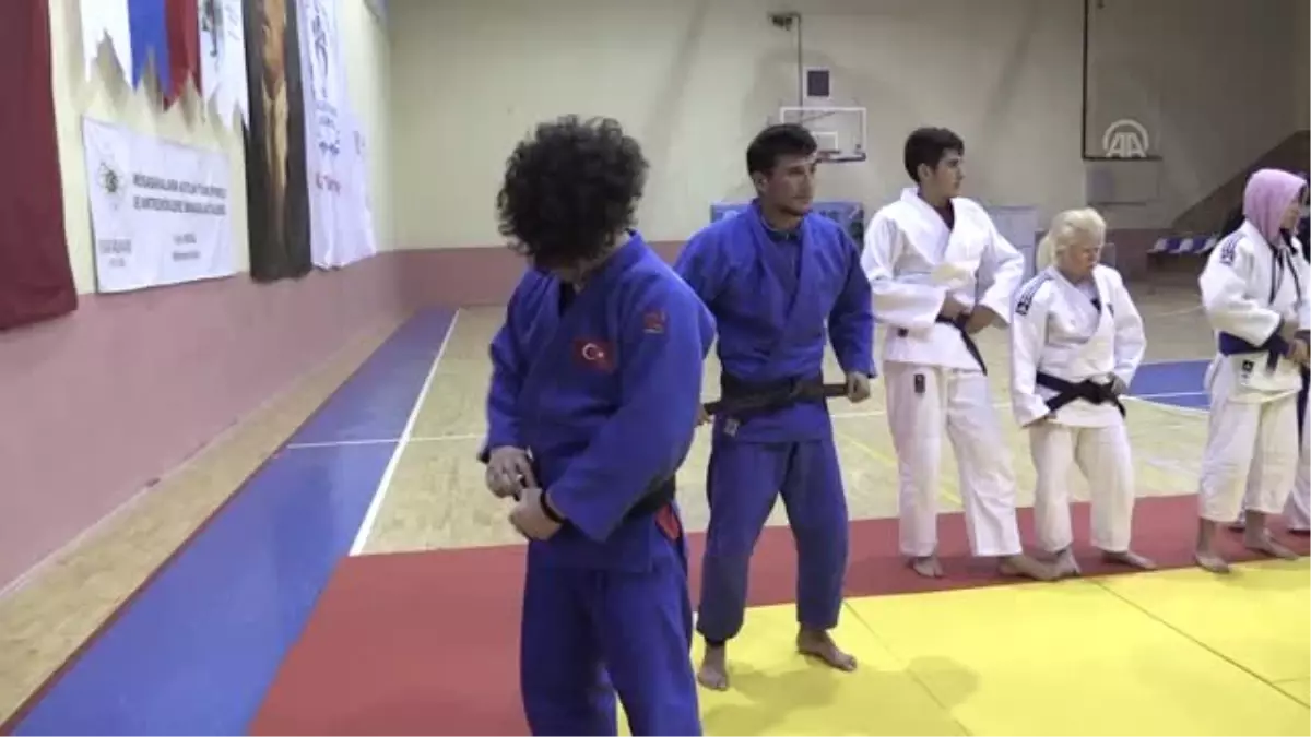 Futbolla Başladığı Sporda Judoda Madalyalara Uzandı