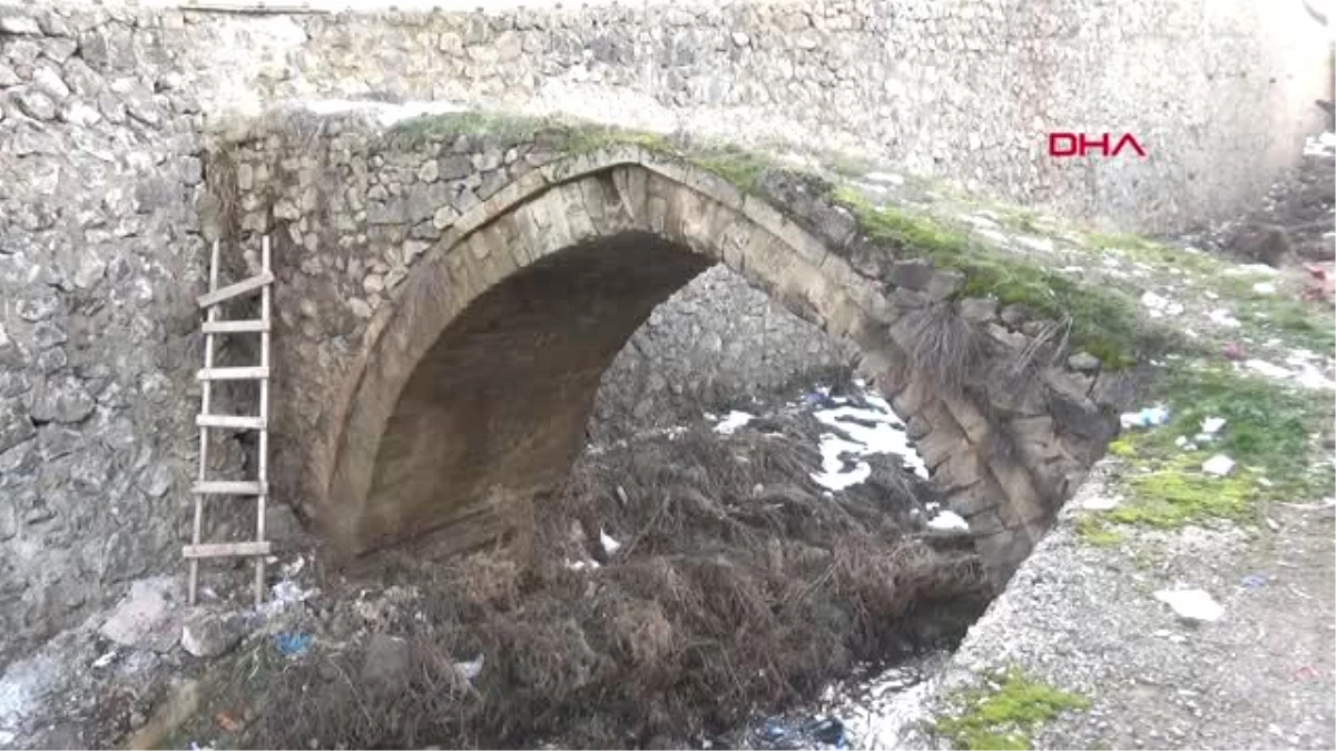 Gümüşhane Tarihi Kemer Köprüde Yıkılma Riski