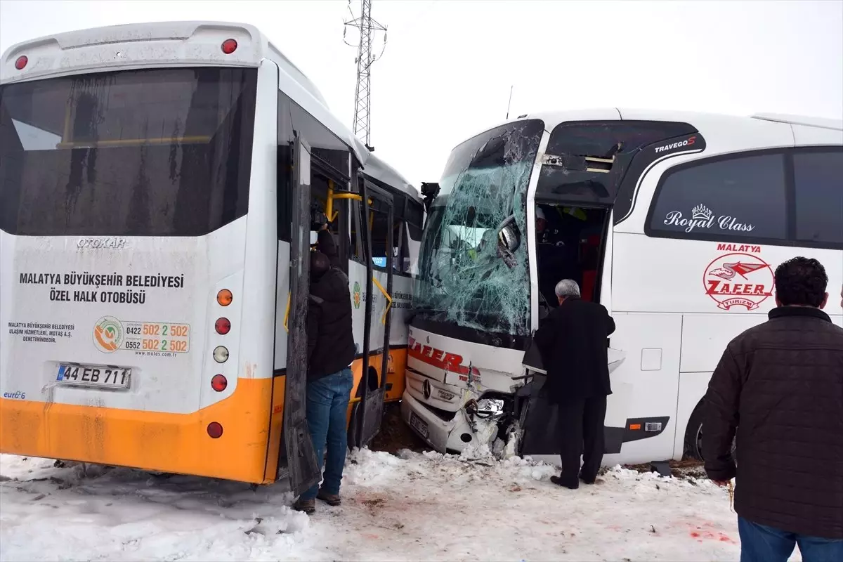 Güncelleme - Malatya\'da İki Otobüs Çarpıştı: 18 Yaralı