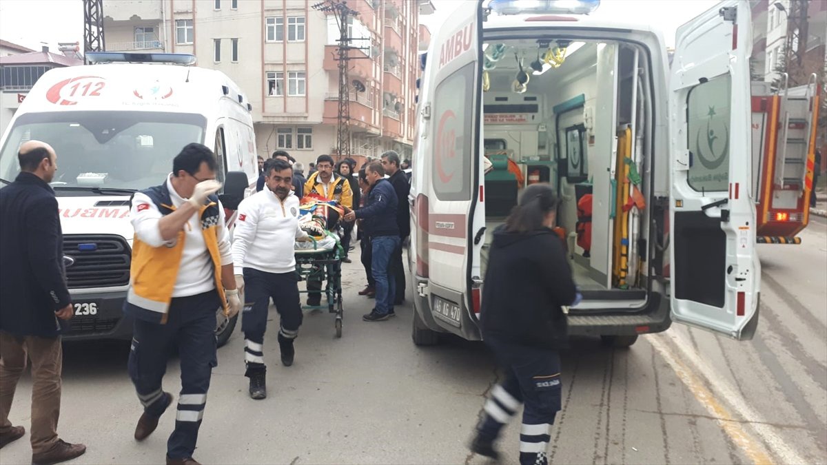 Kahramanmaraş\'ta İki Otomobil Çarpıştı: 4 Yaralı