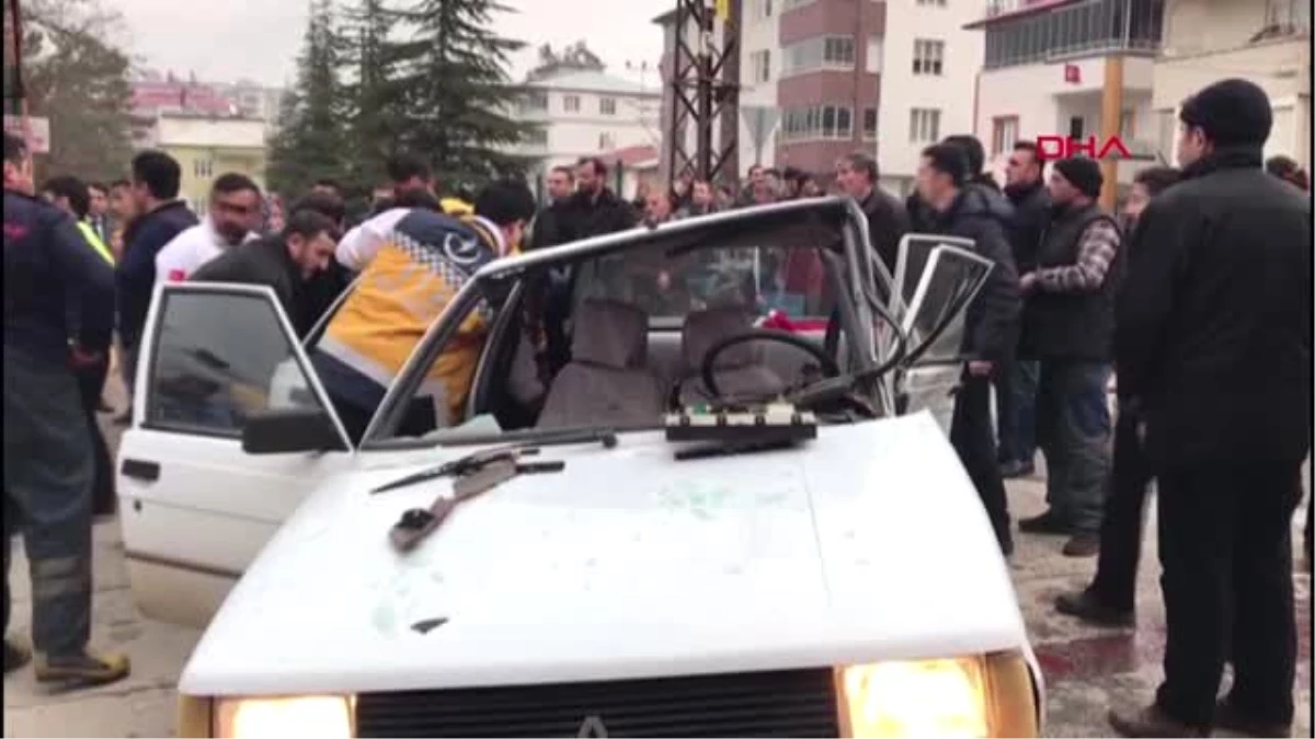 Kahramanmaraş\'ta İki Otomobil Çarpıştı 4 Yaralı