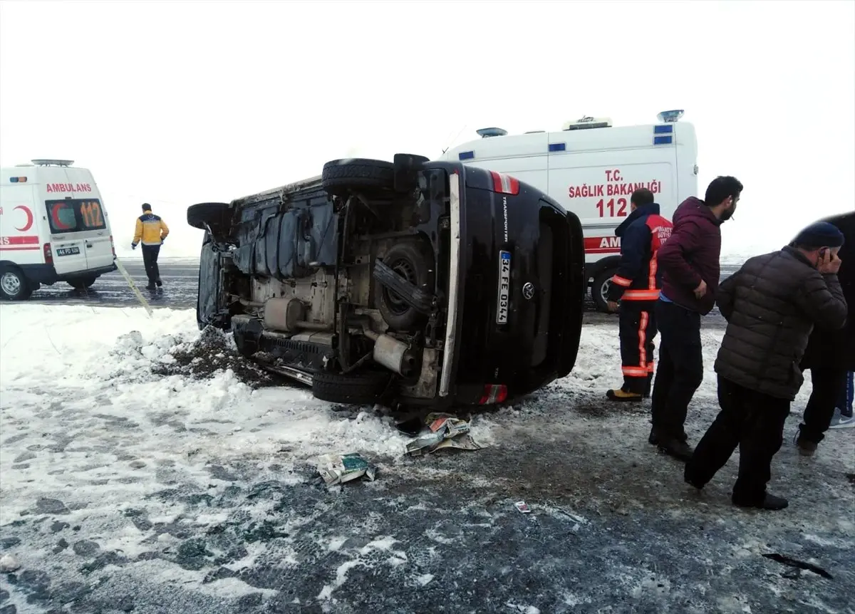 Malatya\'da Minibüs Devrildi: 10 Yaralı