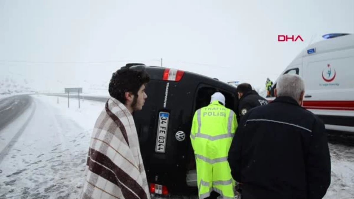 Malatya\'da Minibüs Şarampole Devrildi 2\'si Ağır 7 Yaralı