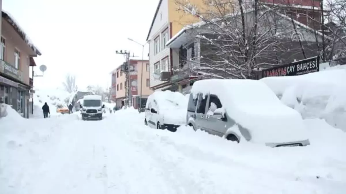 Ovacık\'ta Kar Kalınlığı 3 Metreyi Aştı