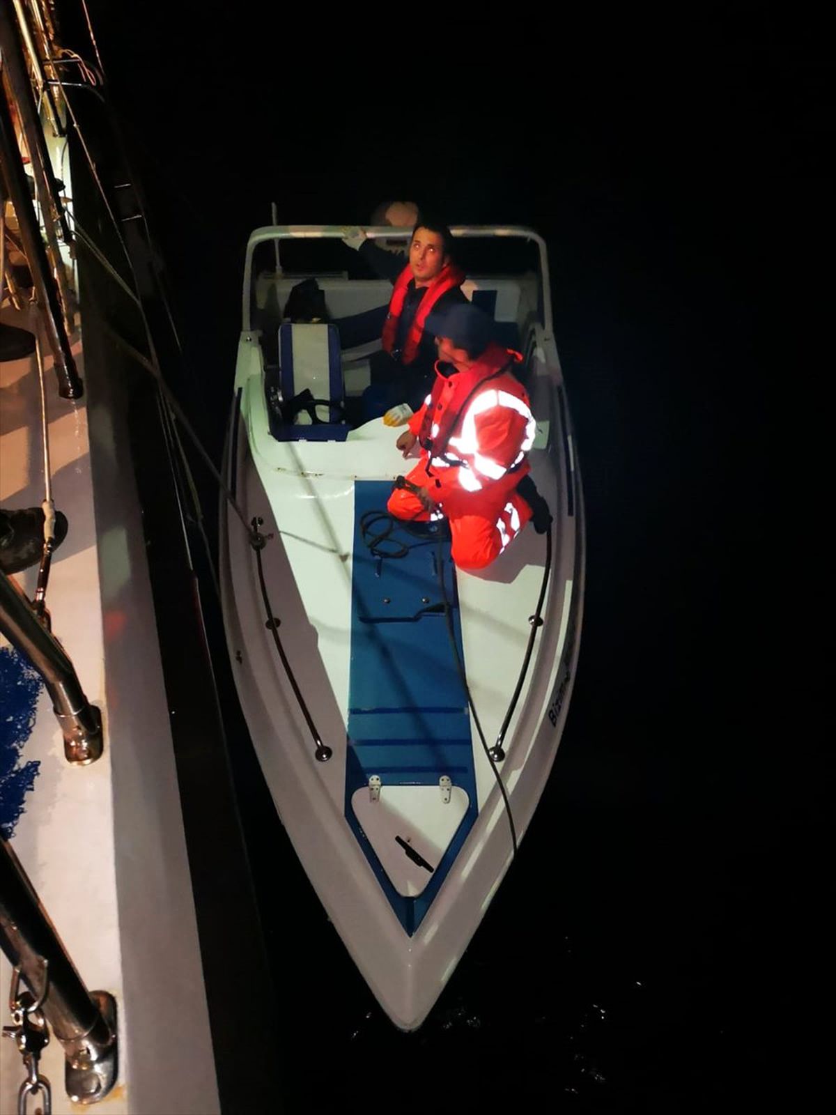 Sürüklenen Teknedeki 13 Filistinli Düzensiz Göçmen Kurtarıldı