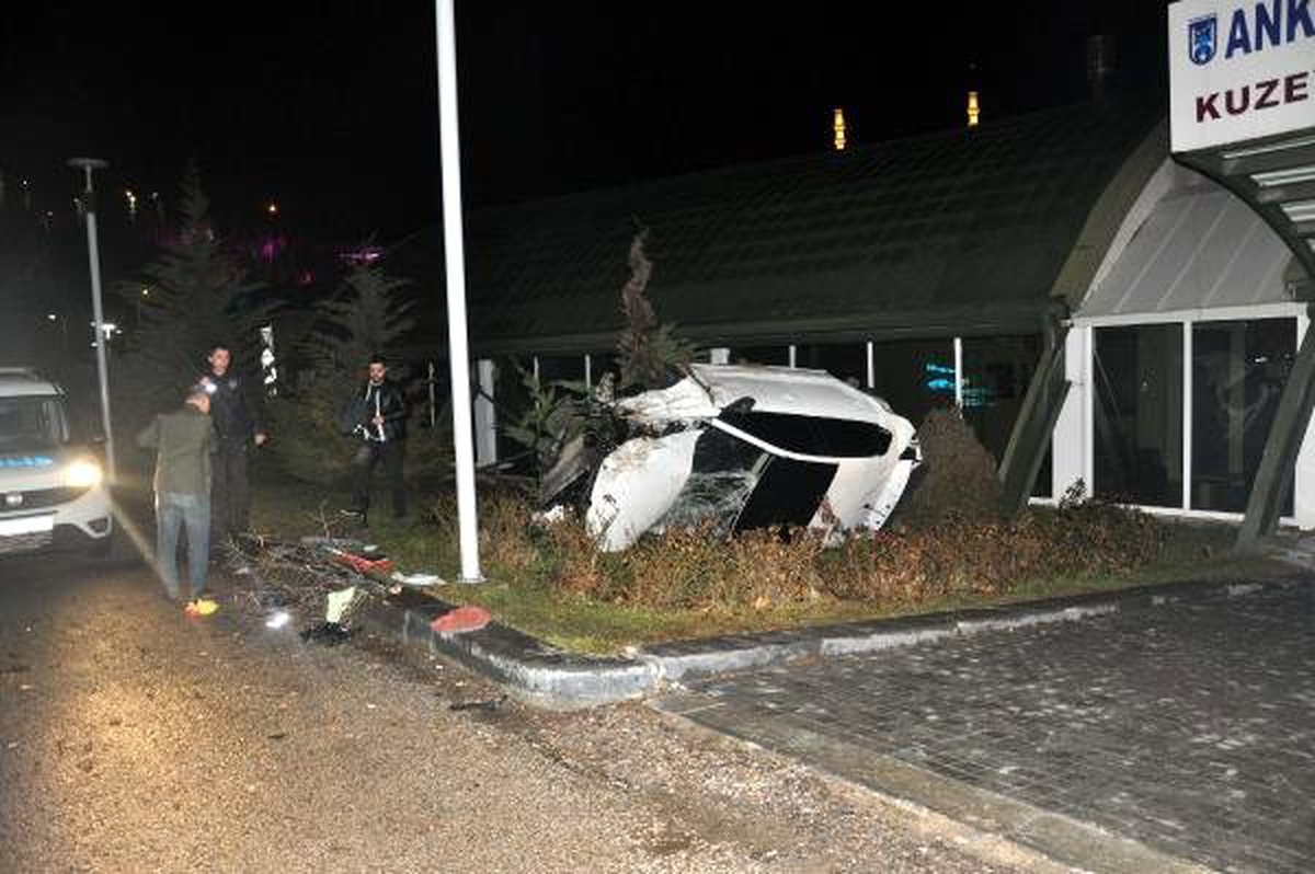 Virajda Savrulan Otomobil, 100 Metreden Vadiye Uçtu
