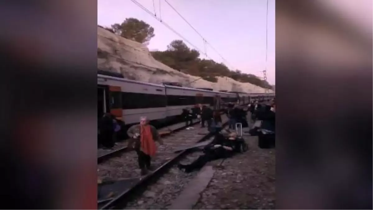 Barselona\'da Tren Kazası: 1 Ölü, 92 Yaralı