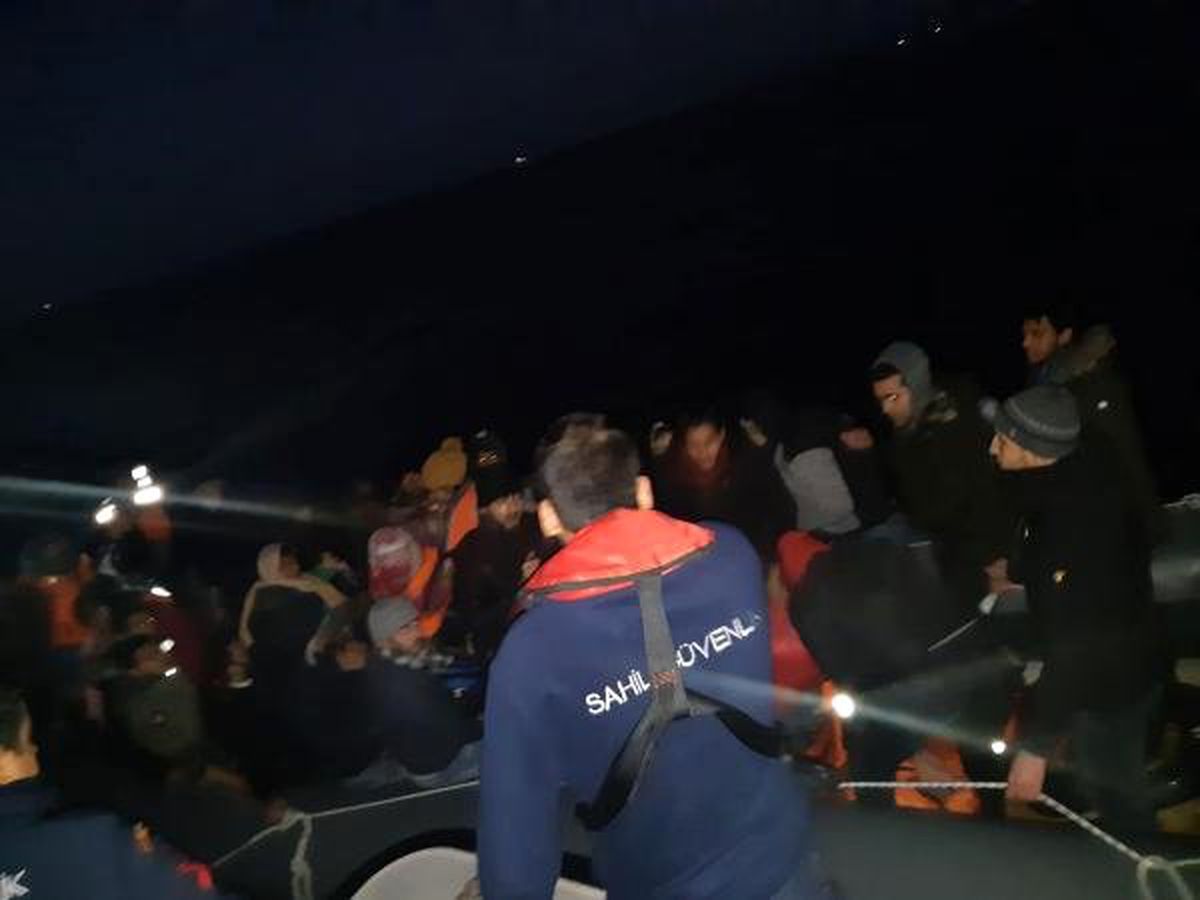 Didim\'de Teknenin Arkasına Bağlı Lastik Botta 45 Kaçak Yakalandı, 3 Organizatör Tutuklandı