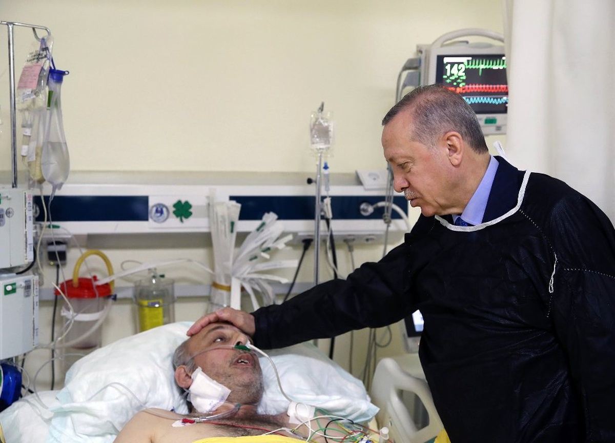 Erdoğan Yaralıları Hastanede Ziyaret Etti
