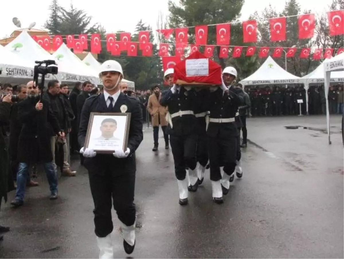 Gaziantep\'te Polis Otosu Ağaca Çarptı: 1 Şehit, 1 Yaralı (3)