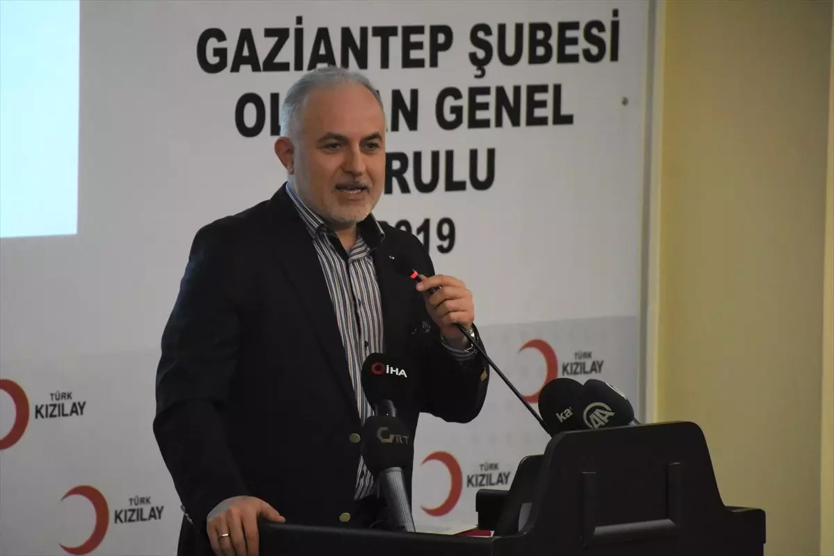 Kızılay Başkanı\'ndan "Bazılarına İnat Bu Hilali ve Bayrağı Yükseltmeye Çalışıyoruz" Açıklaması