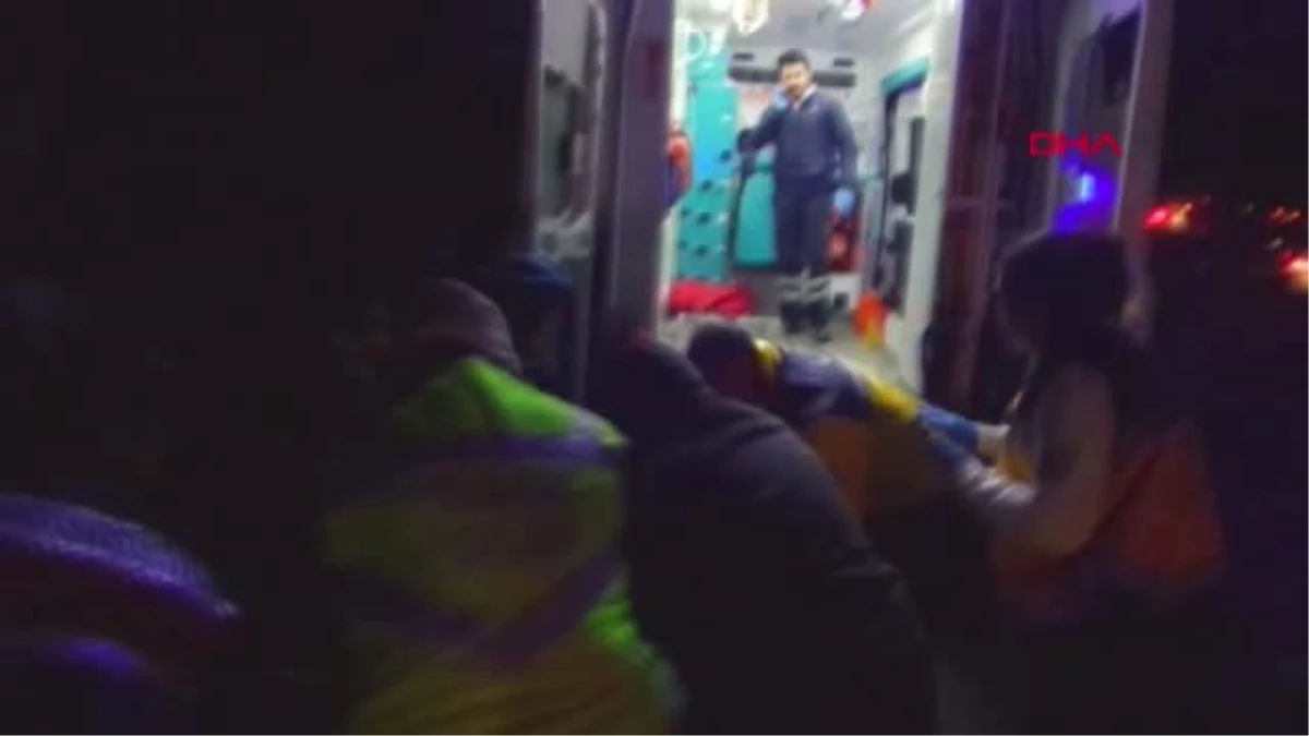 Nevşehir\'de Tır ile Kafa Kafaya Çarpışan Otomobildeki 2 Kişi Öldü