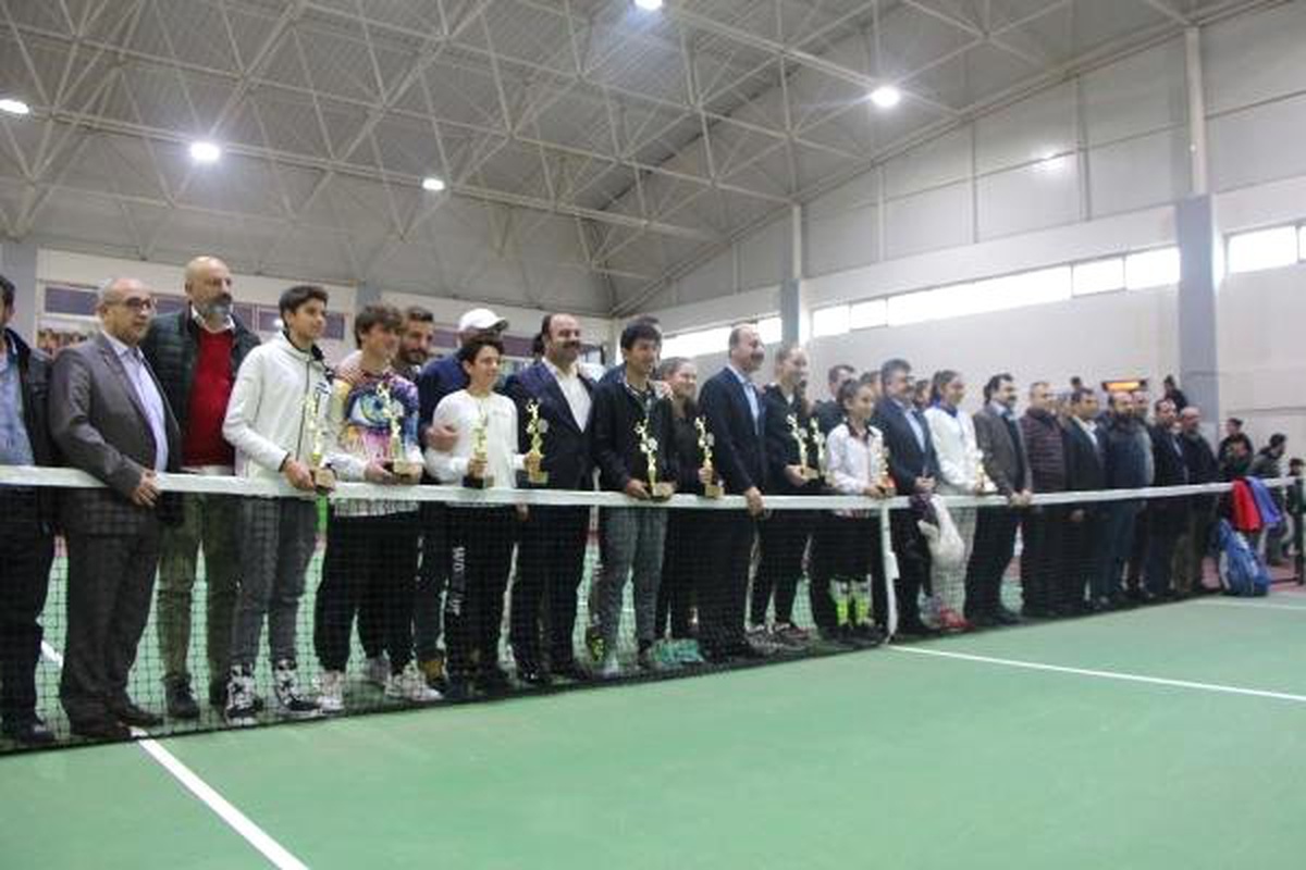 Şanlıurfa\'daki Tenis Şampiyonasında Kupalar Sahiplerini Buldu
