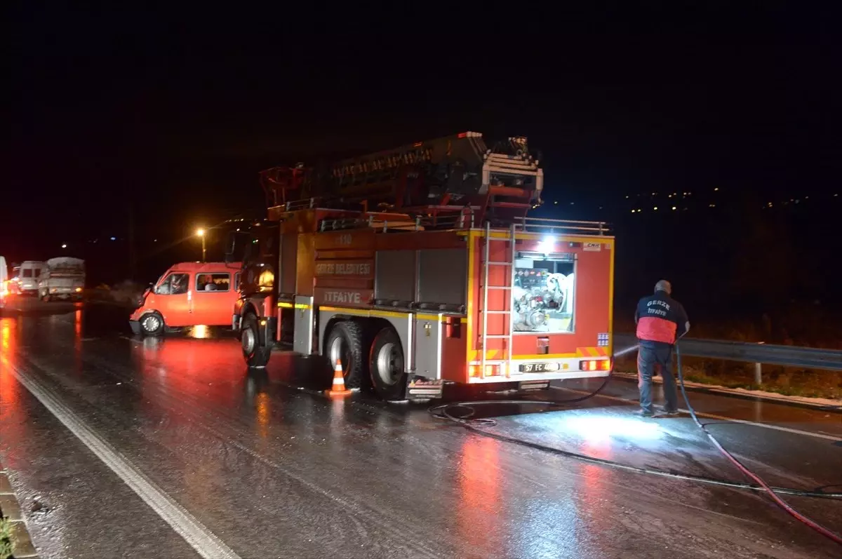 Sinop\'ta İki Minibüs Çarpıştı: 13 Yaralı