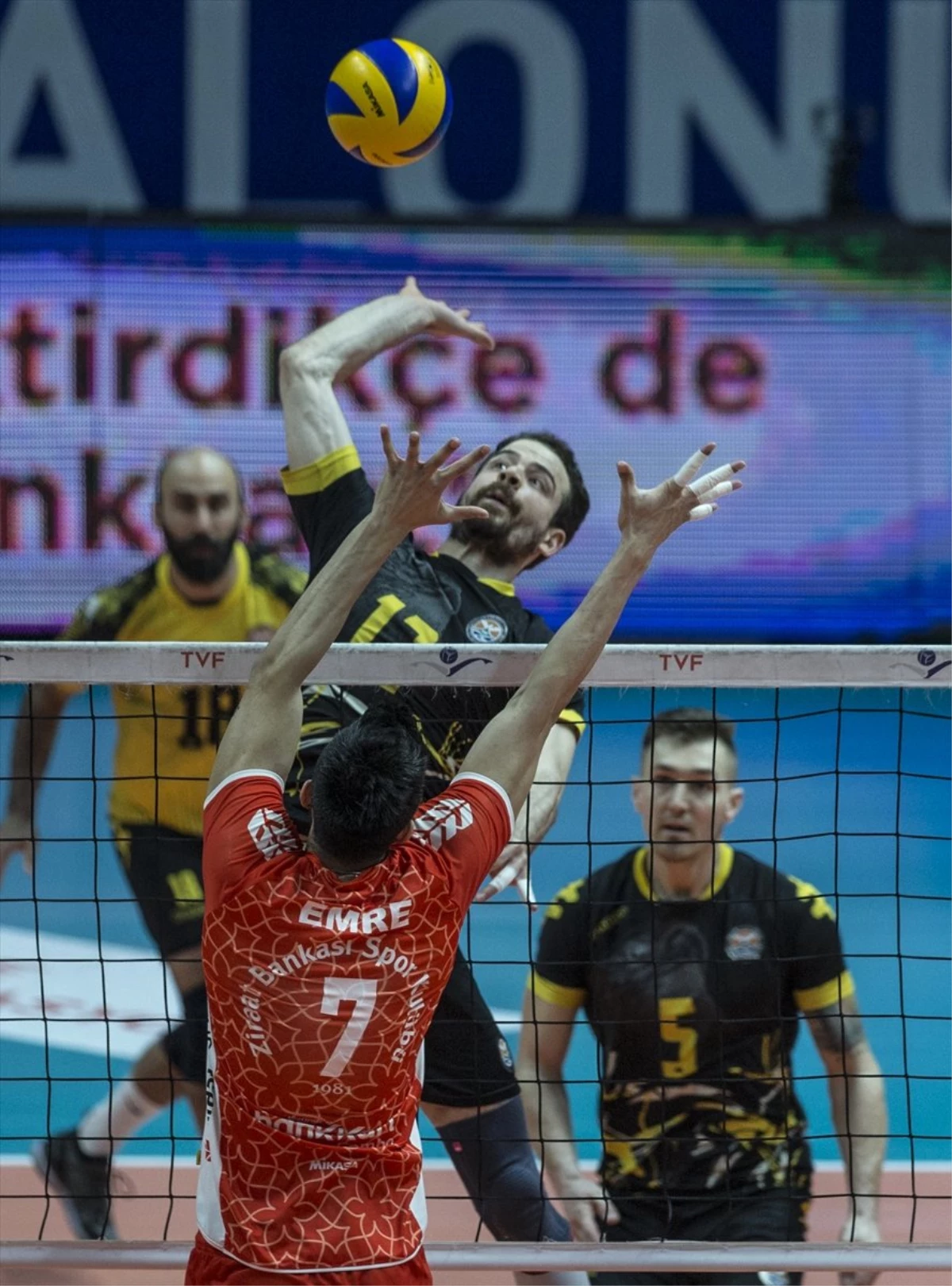 Voleybol: Efeler Ligi