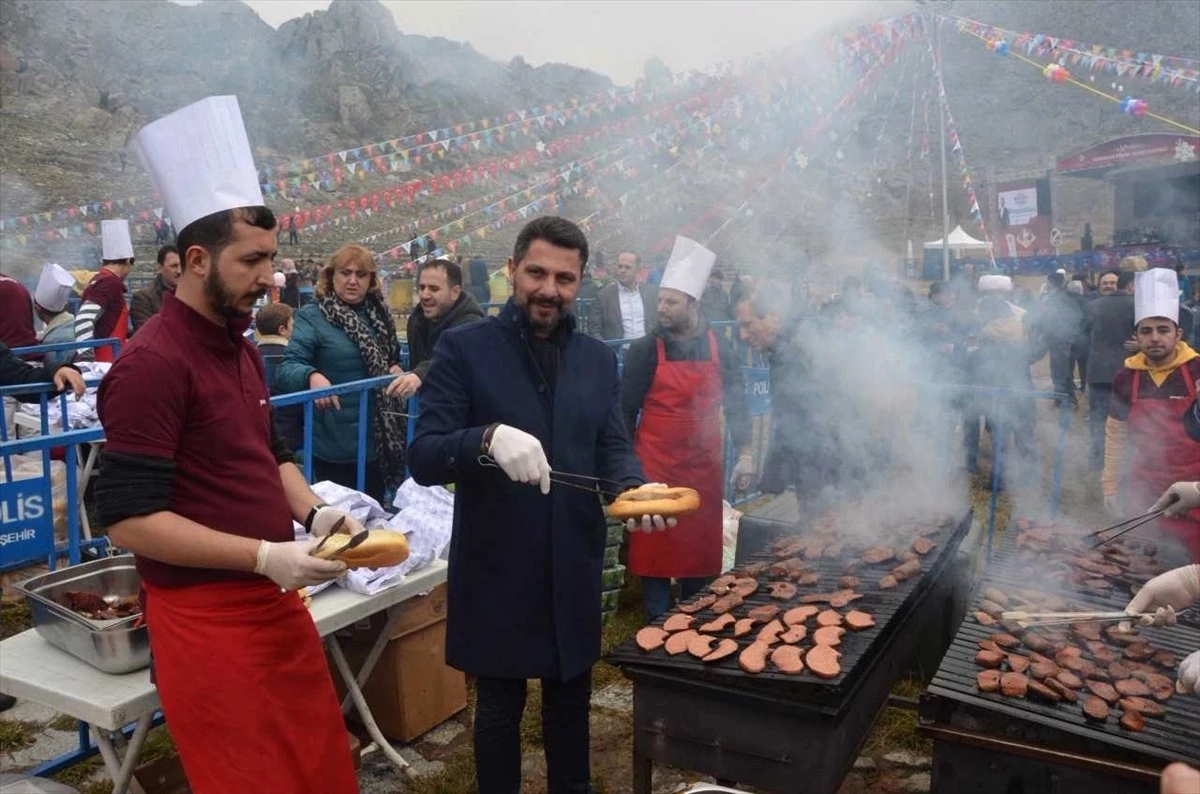 5 Ton Sucuk İki Saatte Tükendi