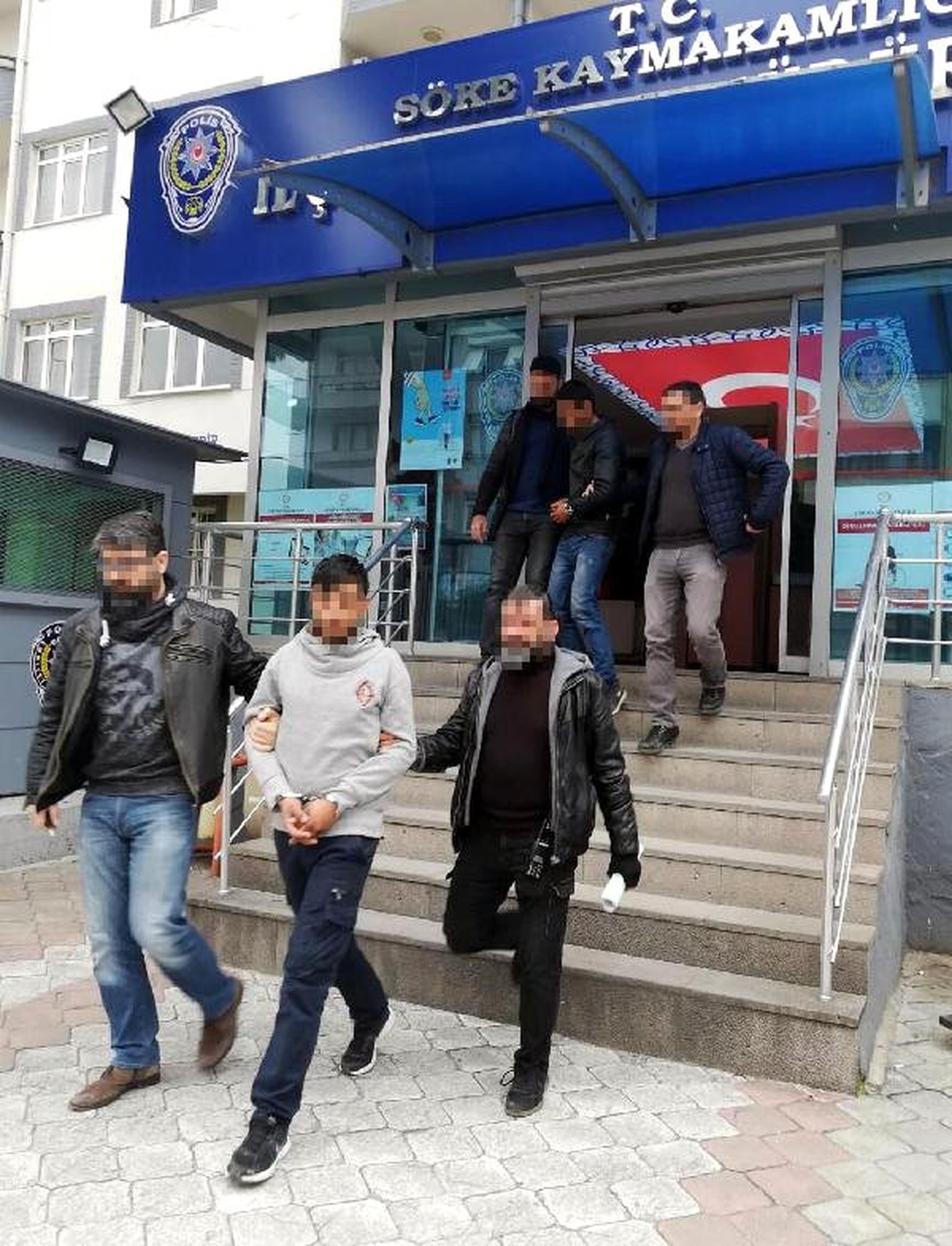 Camilerden Musluk Çalan 2 Kişi Yakalandı