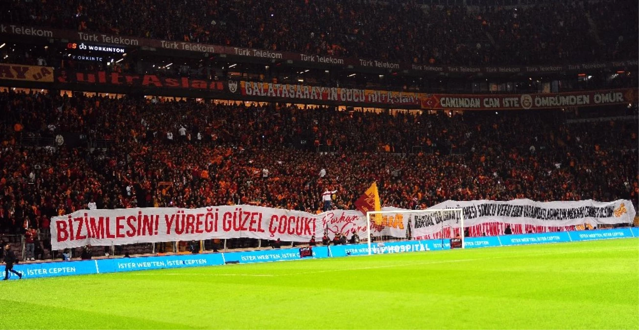 Galatasaray Tribünlerinden Anlamlı Pankartlar!
