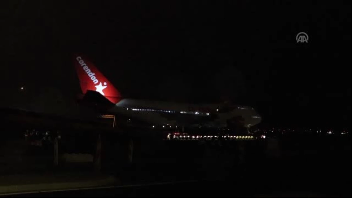 Hollanda\'da Otel Bahçesine Konulacak Uçağın Transferi Tamamlandı - Badhoevedorp