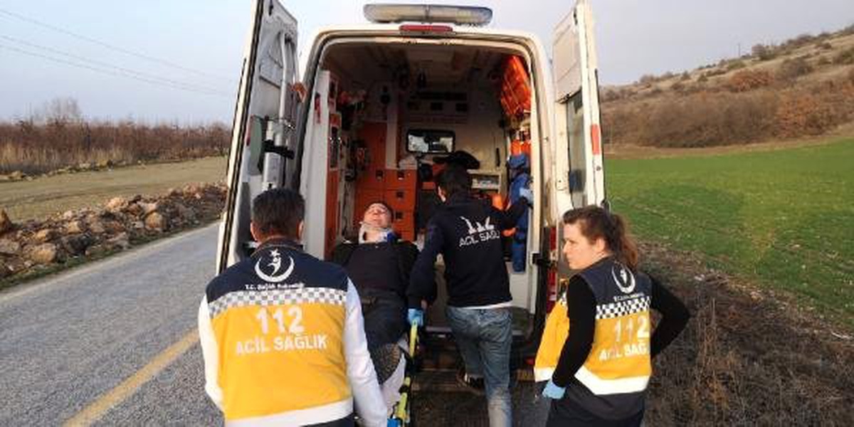 İnegöl\'de 2 Otomobil Kafa Kafaya Çarpıştı: 3 Yaralı