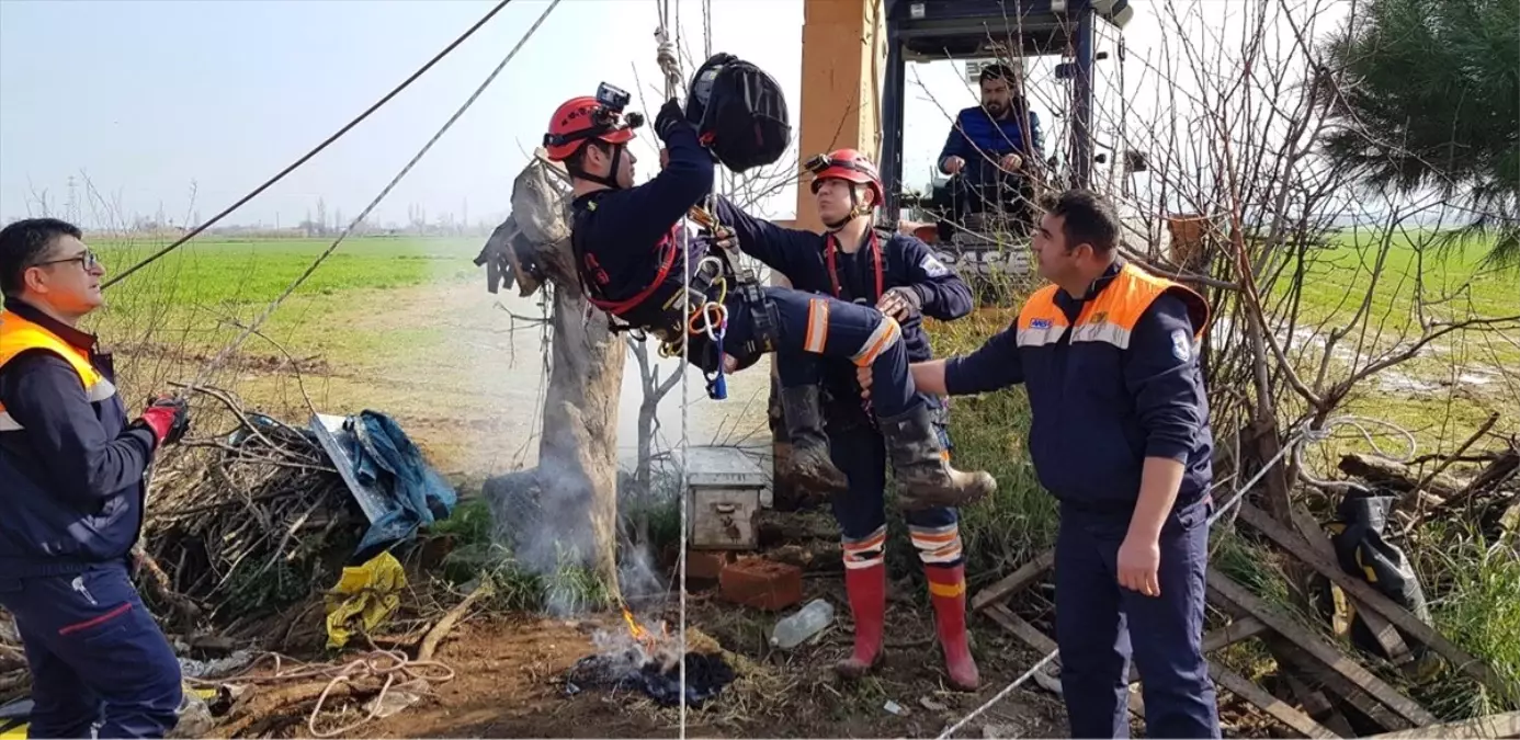 İzmir\'de Kuyuya Düşen İnek Operasyonla Kurtarıldı