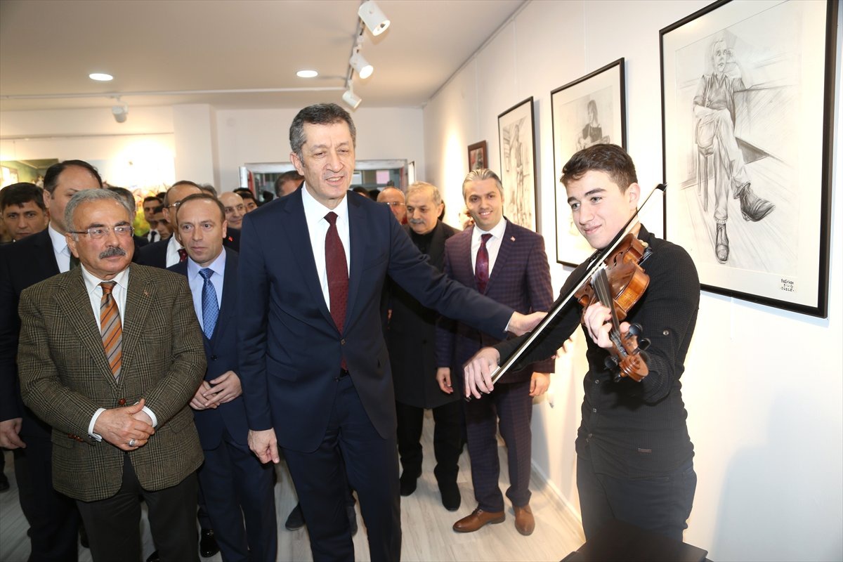 Milli Eğitim Bakanı Selçuk Öğrencilerin Konserini Dinledi