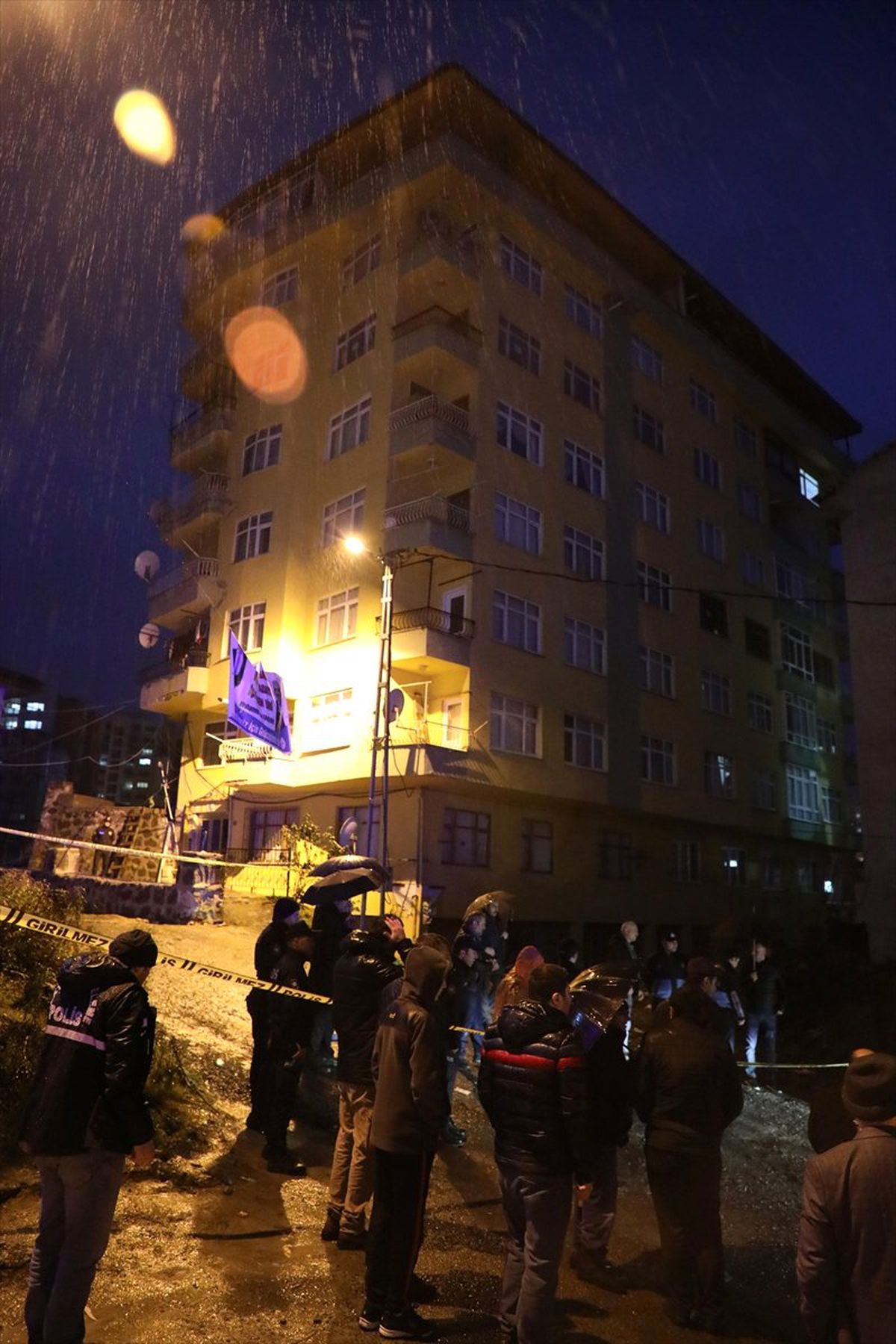 Rize\'de 8 Katlı Bina Tahliye Edildi