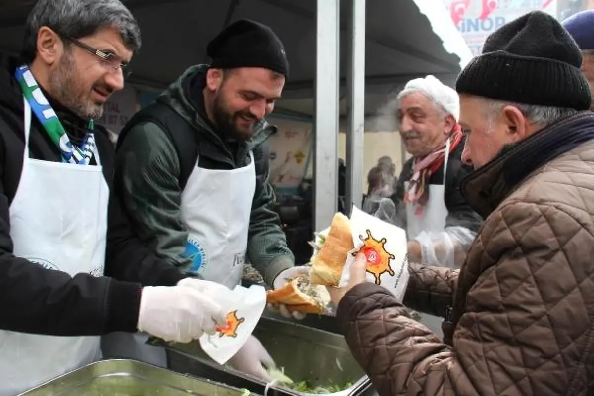 Ümraniye\'de 6 Ton Hamsi Dağıtıldı