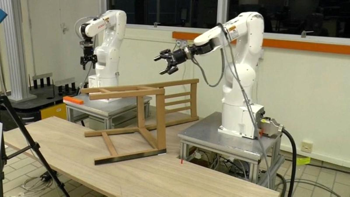 Video: Mobilya Monte Edebilen Robot Geliştirildi