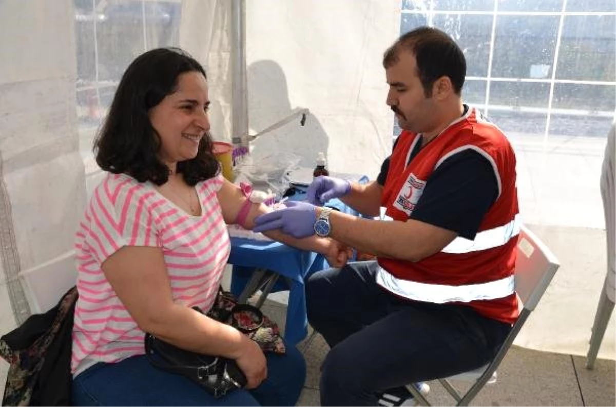 Ataşehir\'de Kan ve Kök Hücre Bağışı Kampanyası Başlatıldı