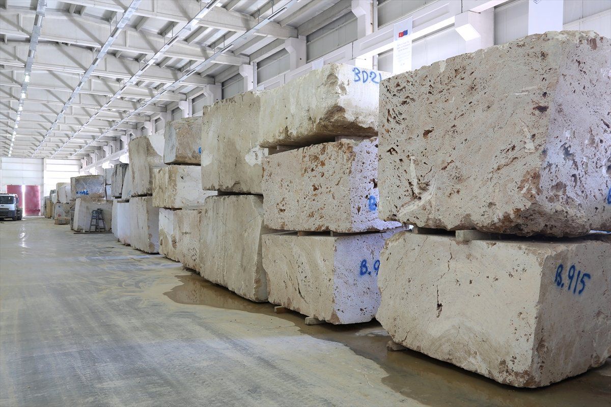 Bayburt\'ta İşlenen Taş 4 Kıtaya İhraç Ediliyor