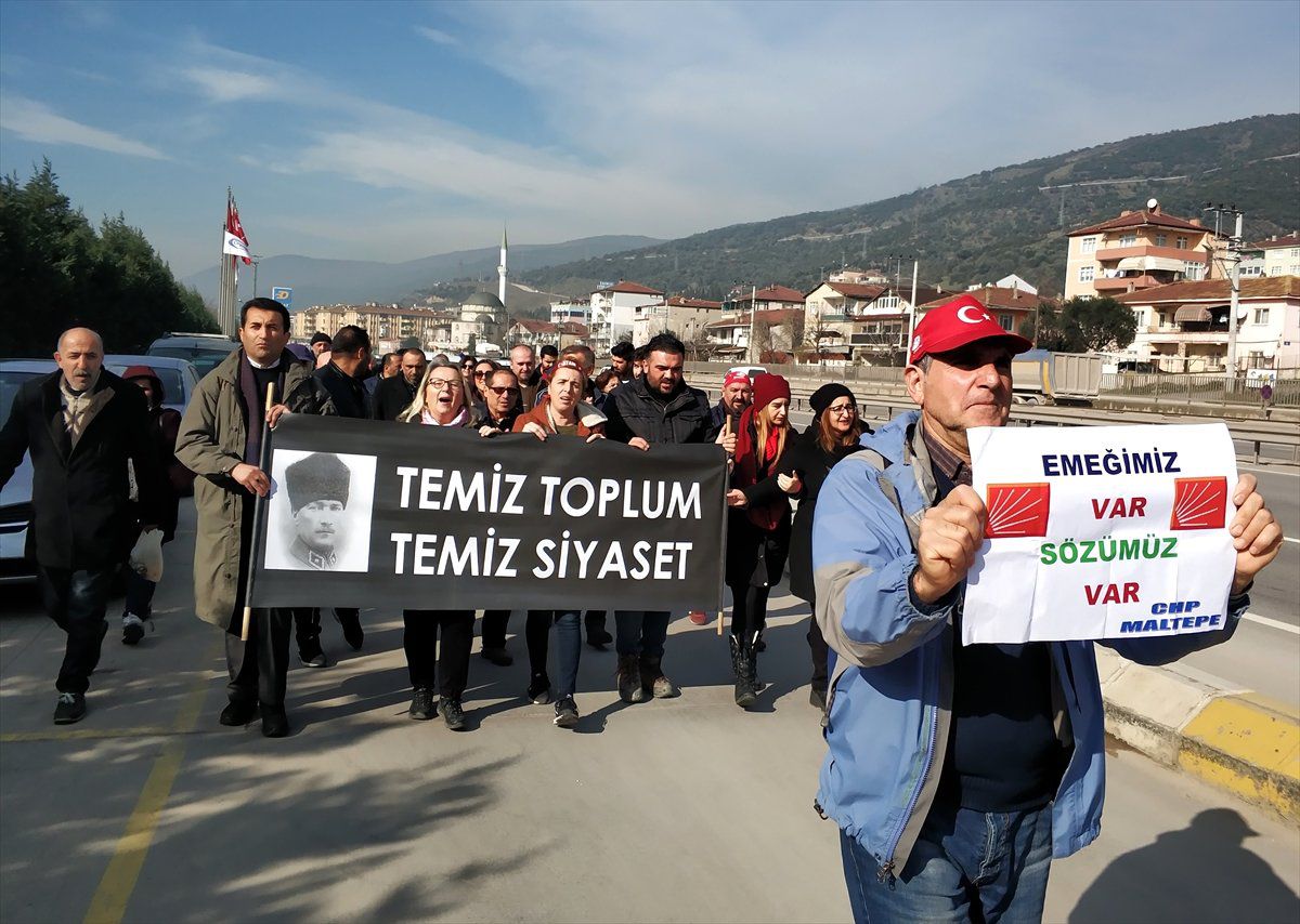 Bir Grup CHP\'linin Ankara\'ya Yürüyüşü