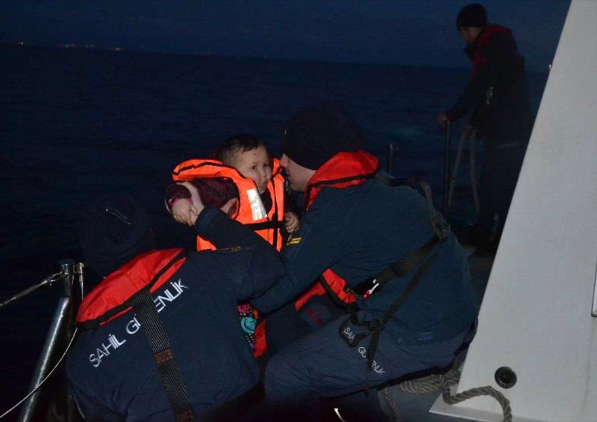 Dikili\'de 48 Düzensiz Göçmen Yakalandı
