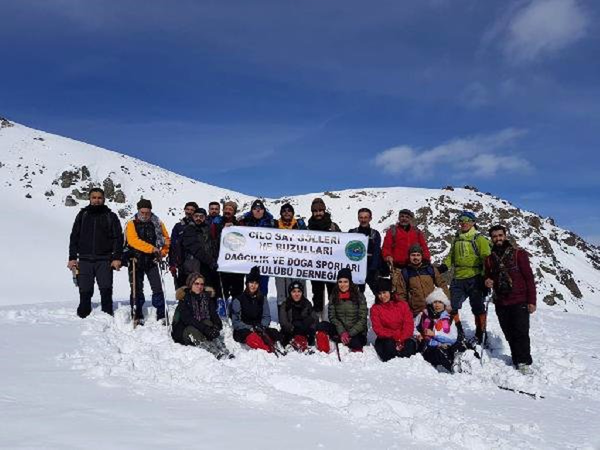 Hakkari\'nin Karlı Dağlarına Doğa Yürüyüşü