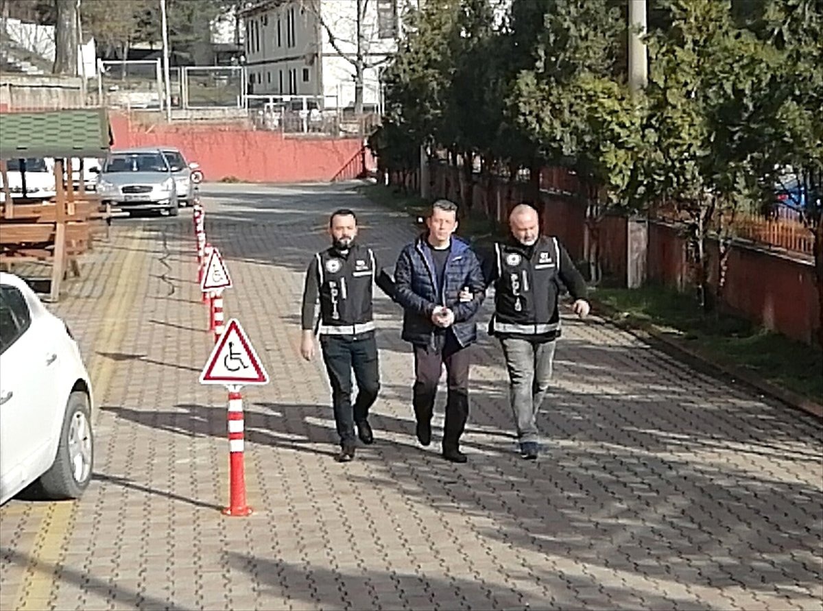 İstanbul\'da Yakalanan Fetö Şüphelisi Karabük\'e Getirildi
