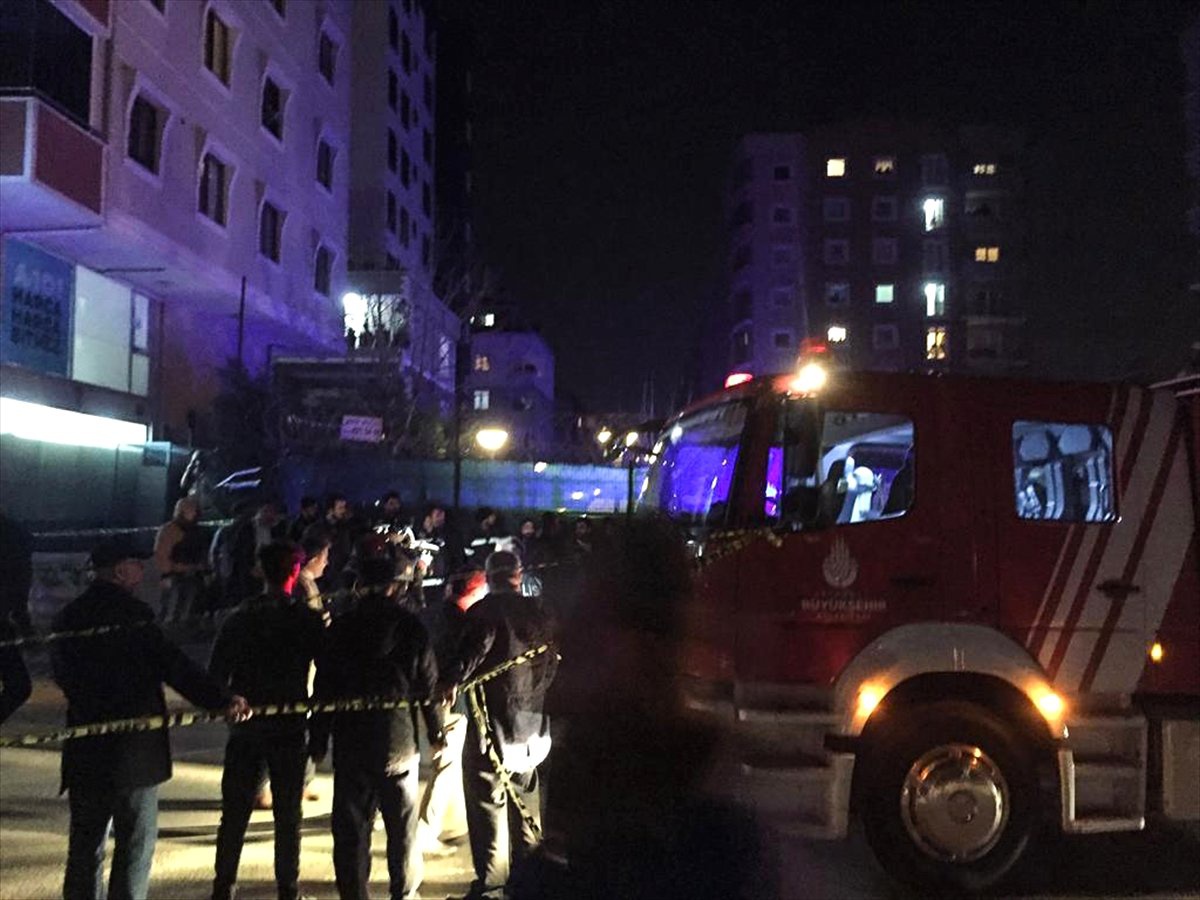 İstanbul Valisi Ali Yerlikaya, "Çekmeköy İlçemizdeki Bir Site İçerisine Askeri Helikopterimiz...