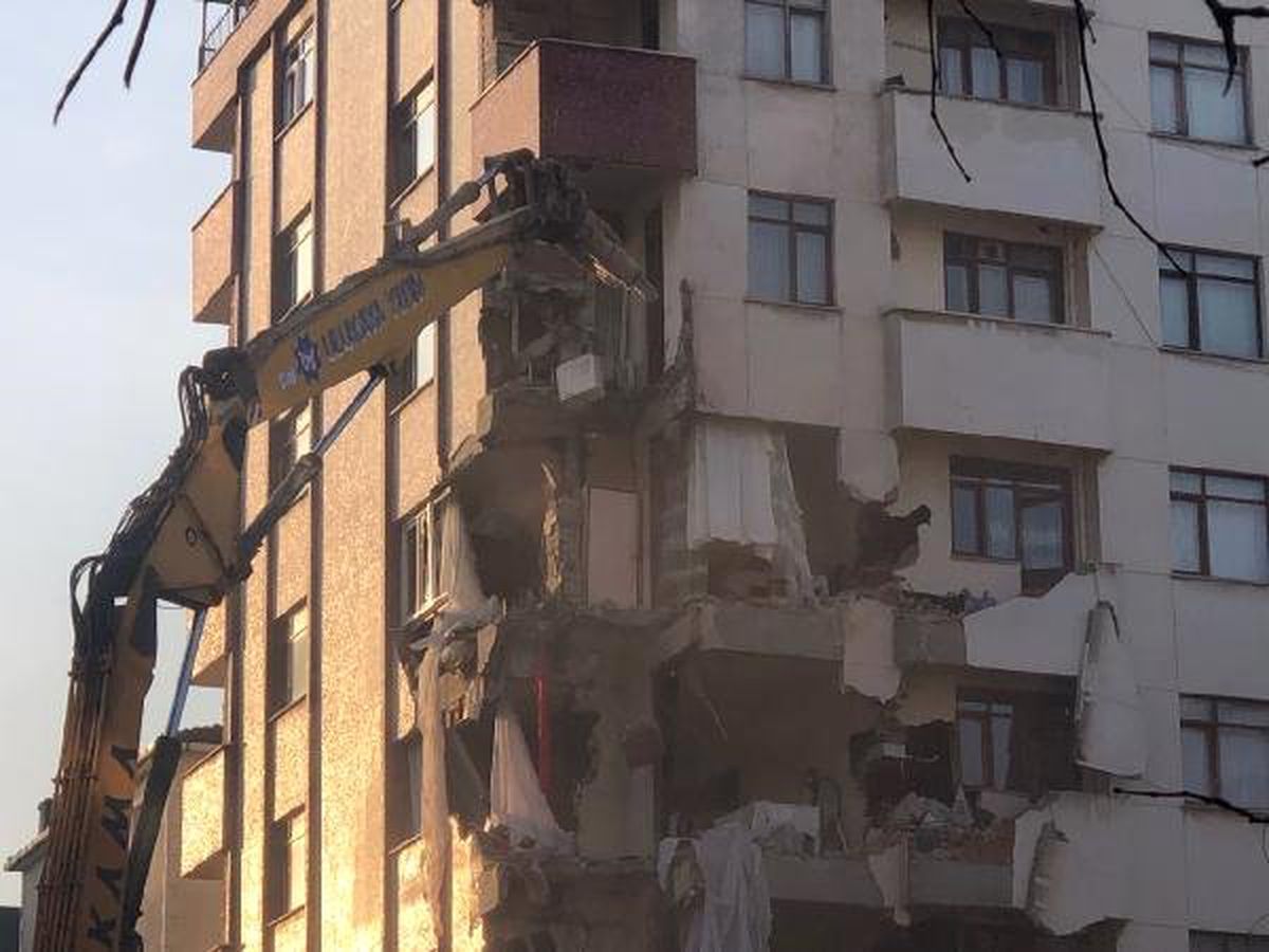 Kartal\'da 10 Katlı Binada Yıkım Tekrar Başladı (1)