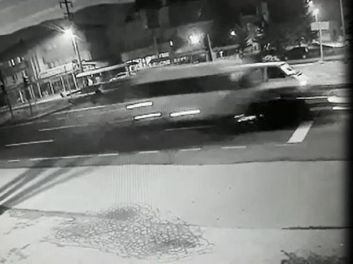 Otomobile Çarpan Servis Minibüsü, Lokantaya Girdi: 1 Ölü, 11 Yaralı (2)