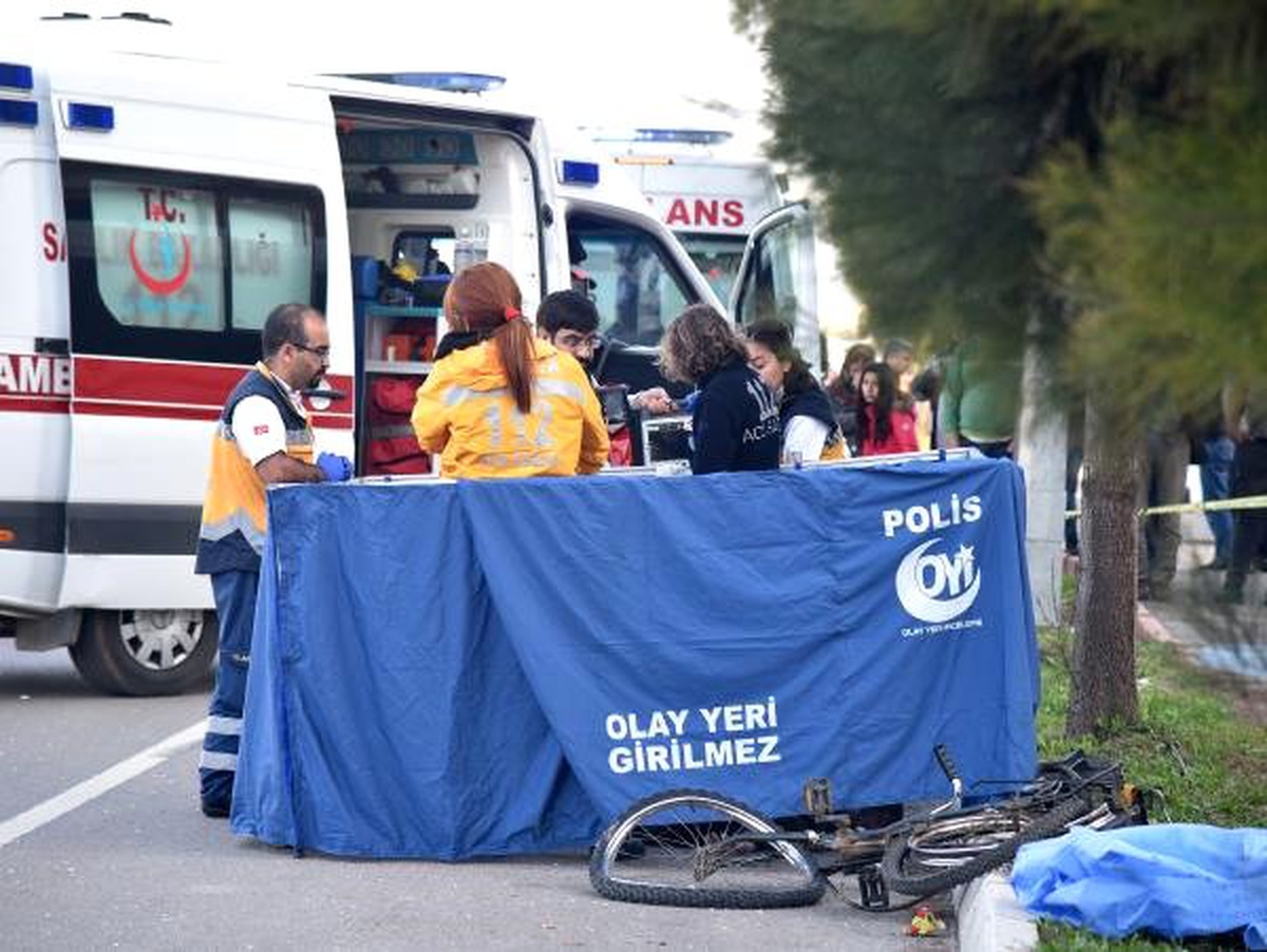 Otomobille Çarpıp 30 Metre Sürükledi, Dönüp Baktıktan Sonra Kaçtı